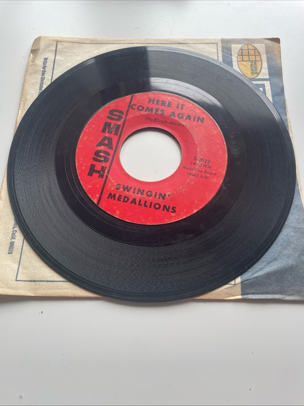 1966- SWINGIN' MEDALLIONS, " SOUBLE SHOT / HERE IT COMES AGAIN", 7" SMASH RECORD